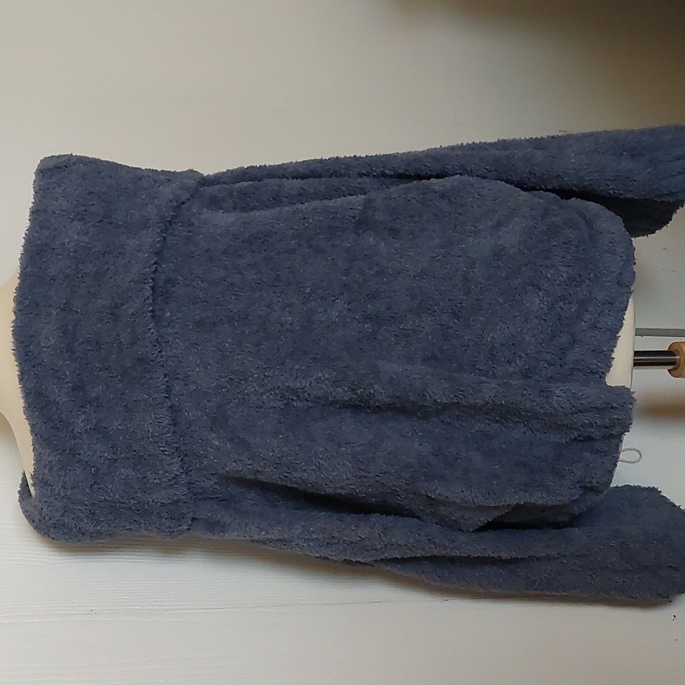 Sweaters. - Picture 4 of 4